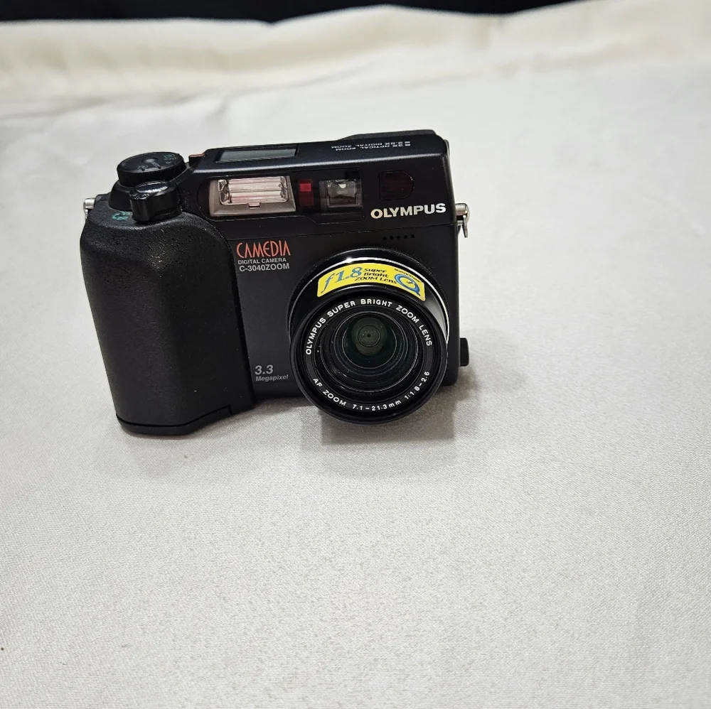 Olympus Camedia C-3040 Zoom Black Digital Camera